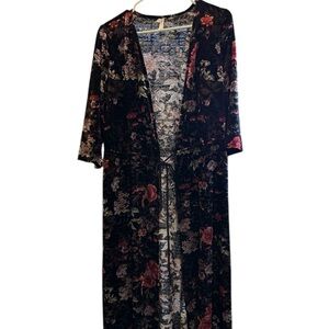 Xhilaration Black and Red Floral Velvet Robe Medium